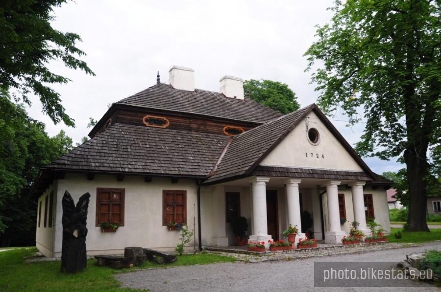 DWOREK W KRZYKAWCE