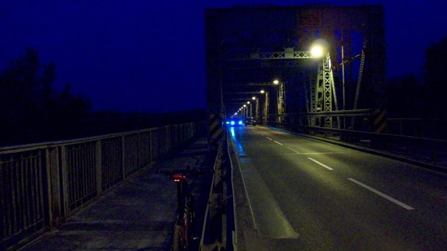 Most Mościckiego nocą