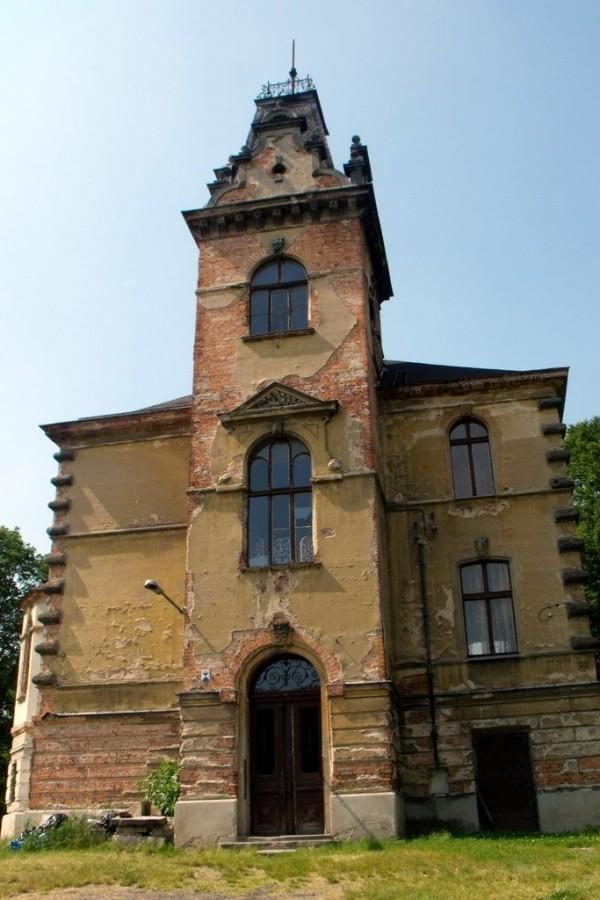 Zniszczony pałac w Boleścinie