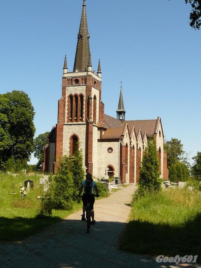 Neogotycki kościół w Reptach.