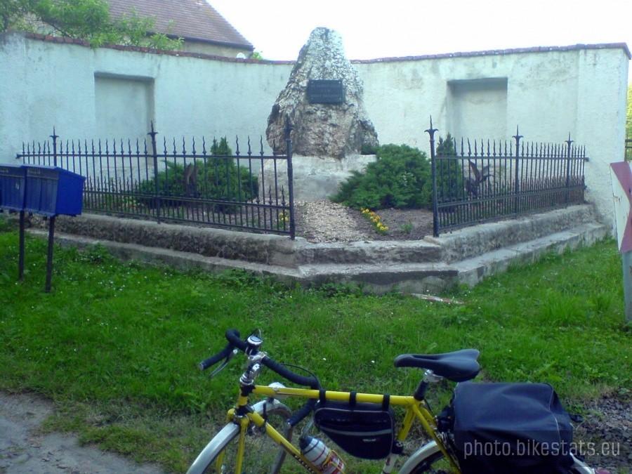 Słoków - pomnik ofiarom I i II Wojny Światowej