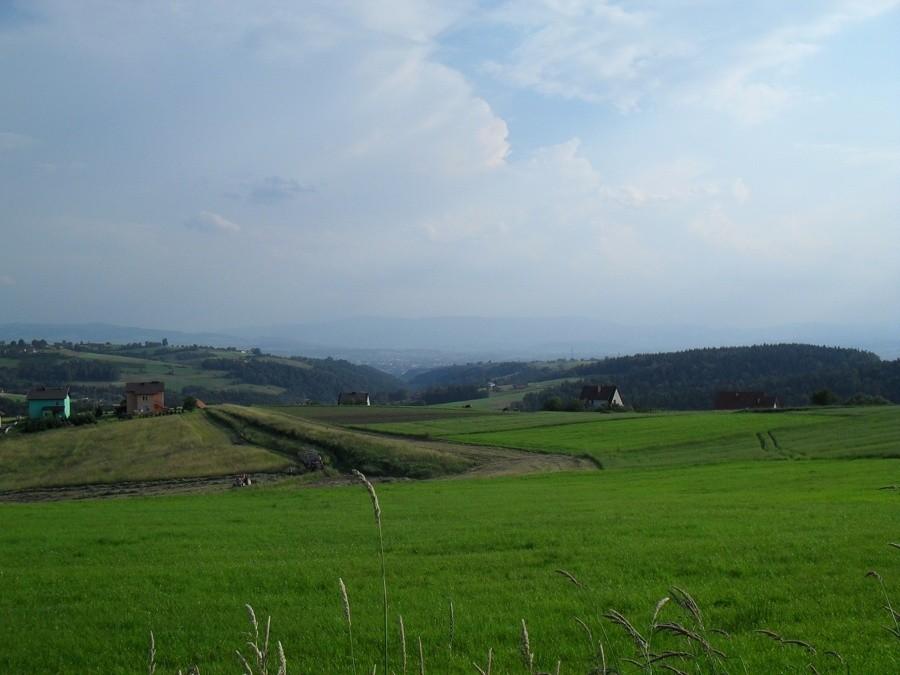 Nowy Sącz z drugiej strony w tle widać Przechybe itp