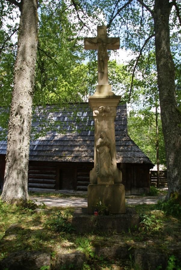Krzyż, tym razem z aniołkami