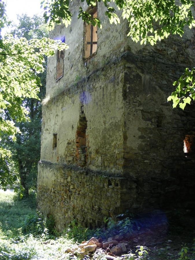 Znowu wylądowałem obok ruin w Dąbrówce Starzeńskiej- tym razem lepiej się im przyjrzałem.
