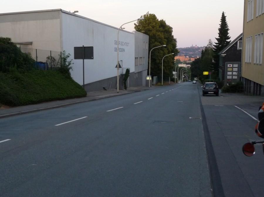 Wieczorna jazda kontrolna - zjazd z Wuppertalu na Remscheid (w tle)