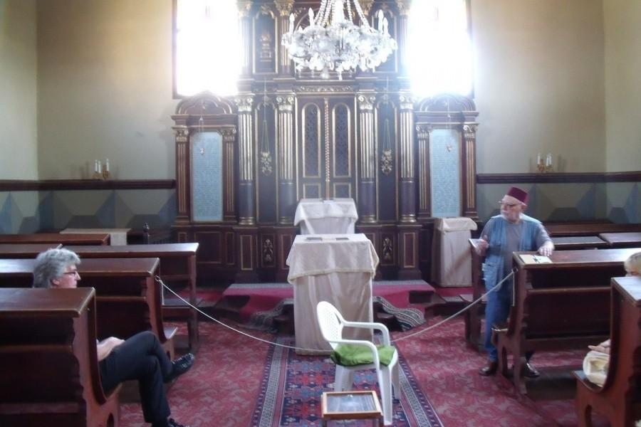 Wnętrze i kapłan
