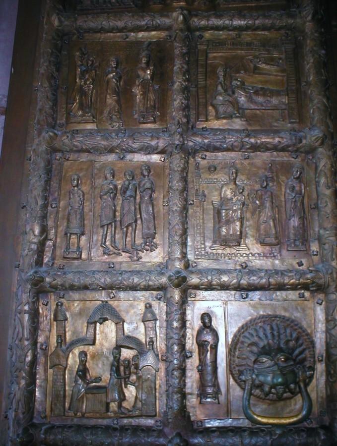 PŁOCK-FRAGMENT DRZWI PŁOCKICH W BAZYLICE KATEDRALNEJ