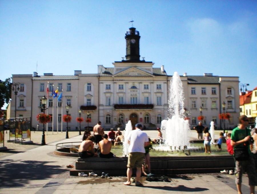 PŁOCK-URZĄD MIEJSKI I FONTANNA AFRODYTA