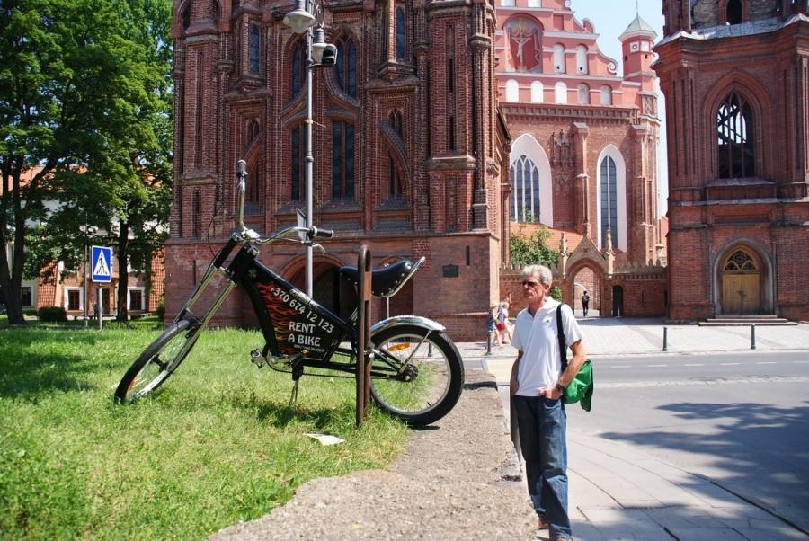 Wilno, przed kościołem św Anny