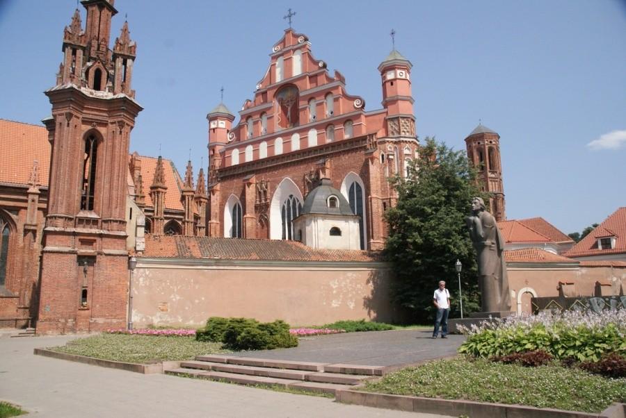 Dwa kościoły na jednym placu.