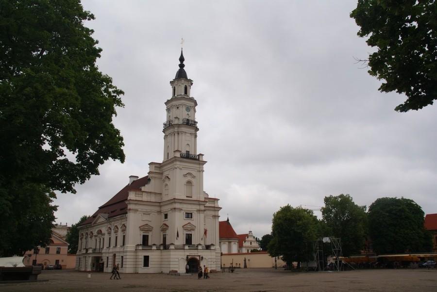 Piękny ratusz w Kownie wybudowany ze szkatuły królewskiej