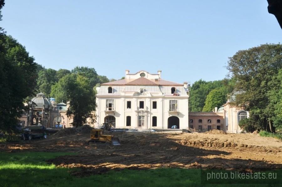 Pałacu Goetzów-Okocimskich w Brzesku