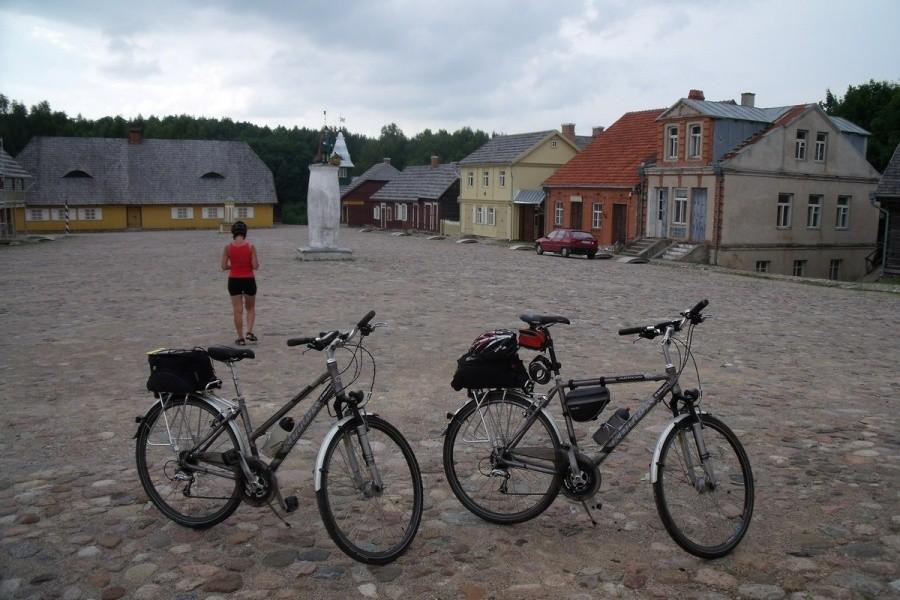 Na rynku w skansenie