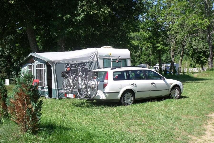 Nas jest jakby mniej