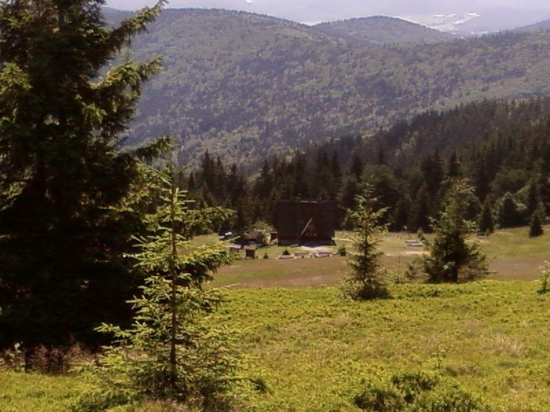 Widok z Małej Rycerzowej na schronisko