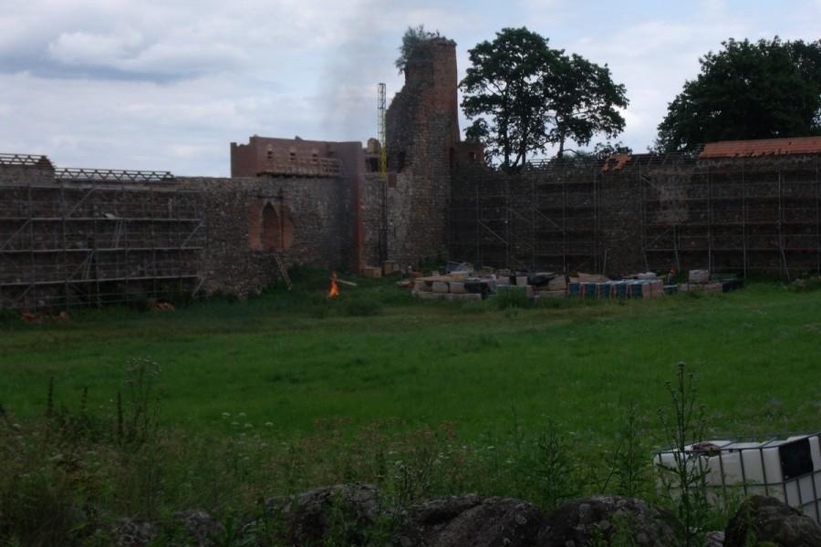 Budują zamek
