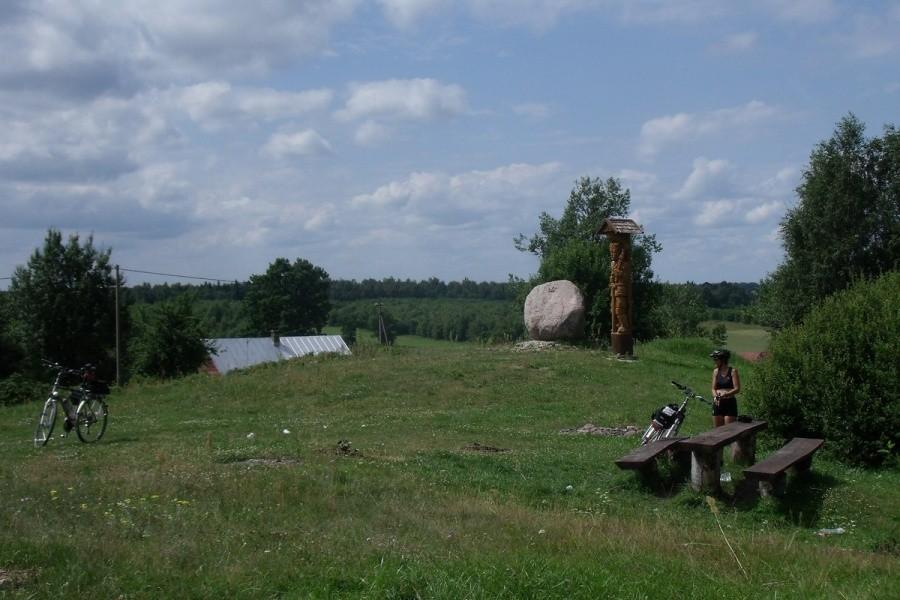 Góra Józefowa jest chyba miejscem pikników, leżała nawet puszka po Tyskim