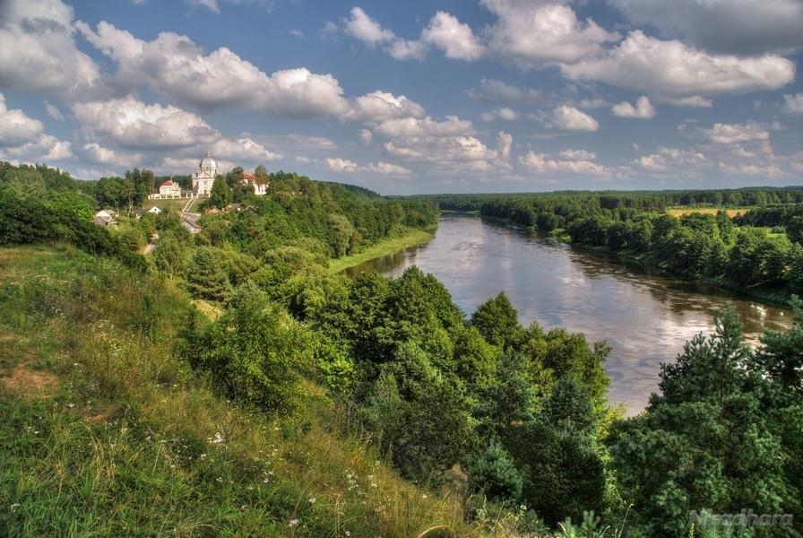 Niemen lśni w słońcu