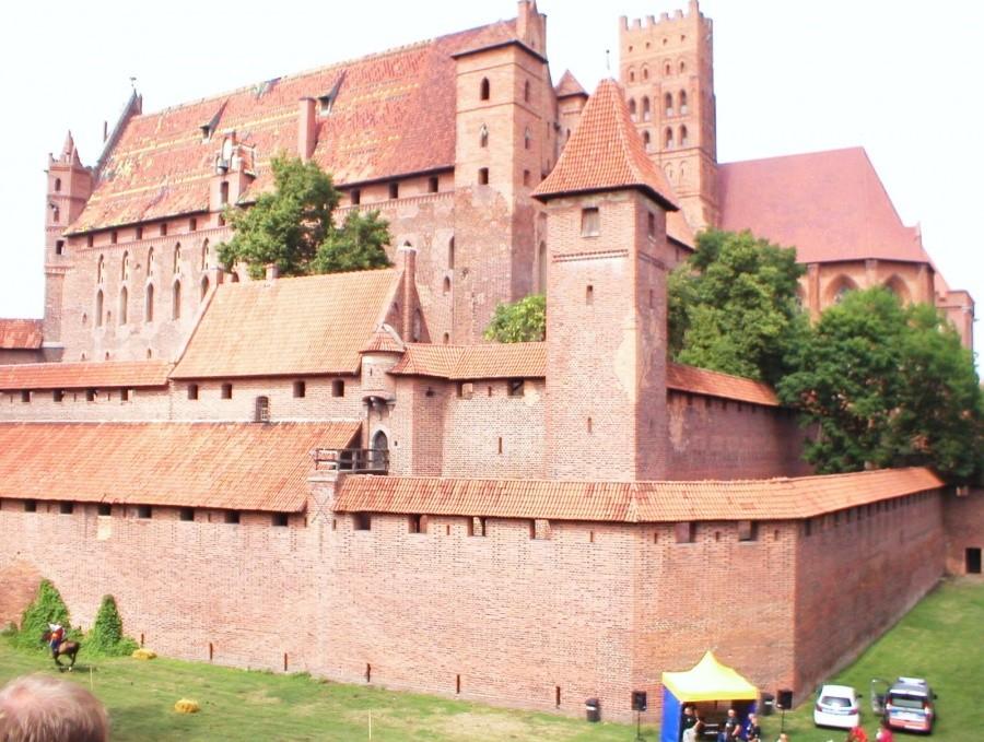 DUŻO CEGIEŁ