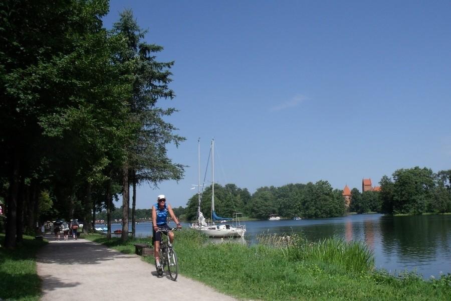Odkryliśmy ścieżkę rowerową wzdłuż jeziora