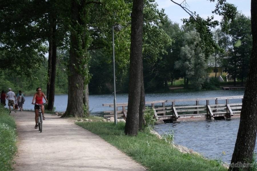 nad jeziorem