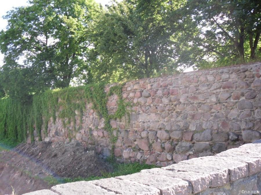 Fragment murów obronnych zamku w Sztumie