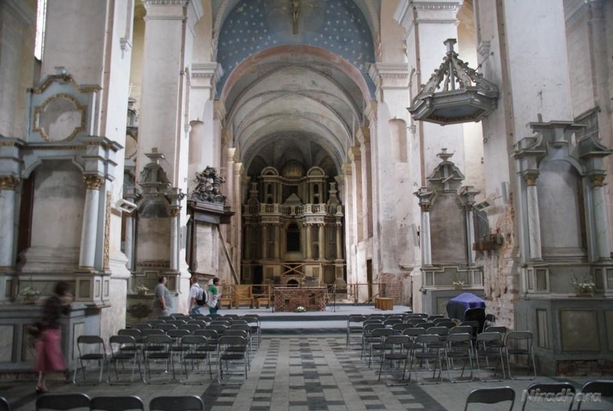wnętrze kościoła