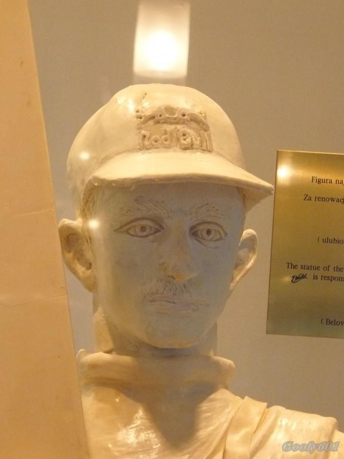 Aaaadam uwieczniony w białej czekoladzie :P
