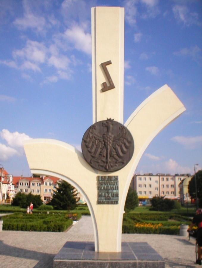 BISKUPIEC - POMNIK ,,POWRÓT DO MACIERZY''