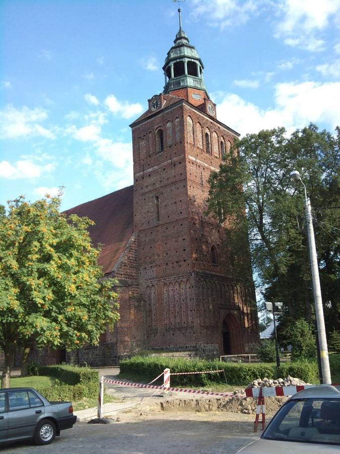 Ośno - kościół jest naprawde duży ...