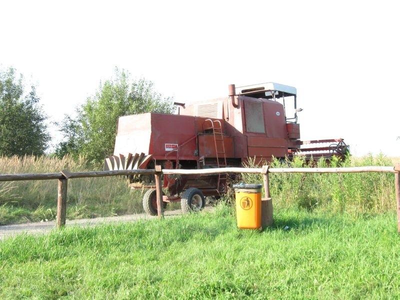 Kombajn tu,