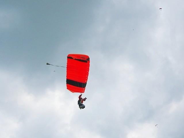 Skoczek spadochronowy