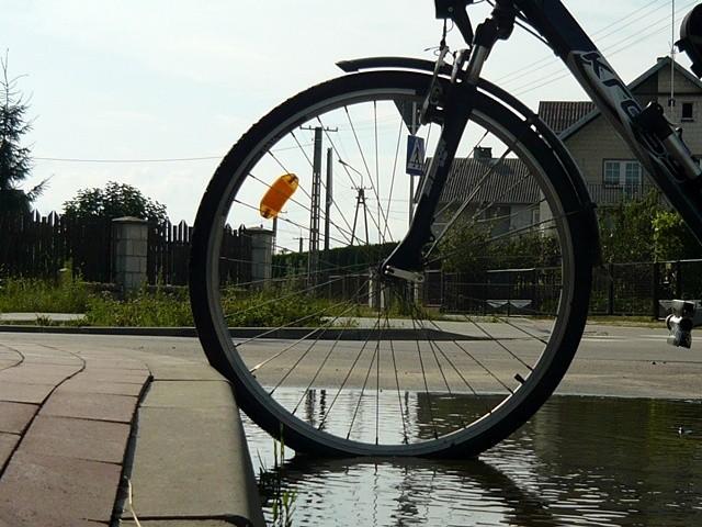 Droga dla rowerów i pieszych w Olszewo Borkach