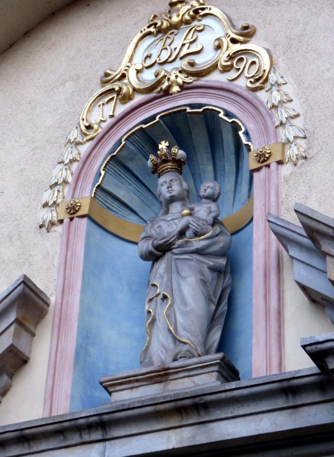 Figura Matki Bożej w sanktuarium w Rudach