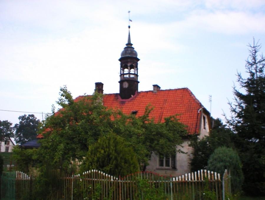 WYSOKA-JEDEN Z BUDYNKÓW FOLWARKU DWORSKIEGO