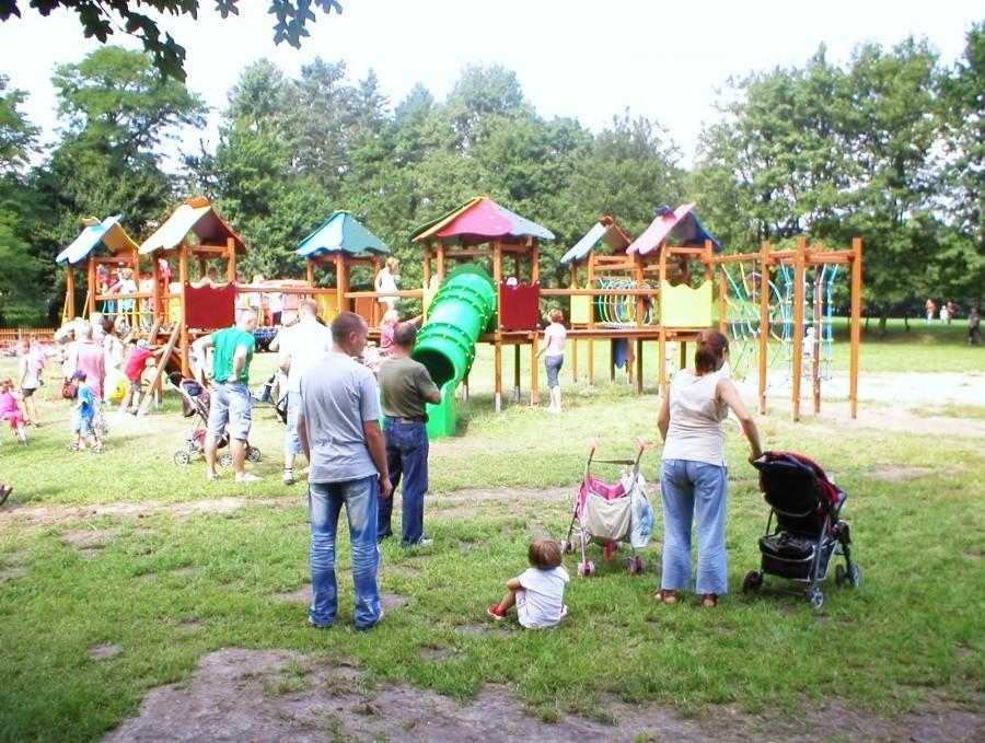 PLAC ZABAW W PARKU KAJKI