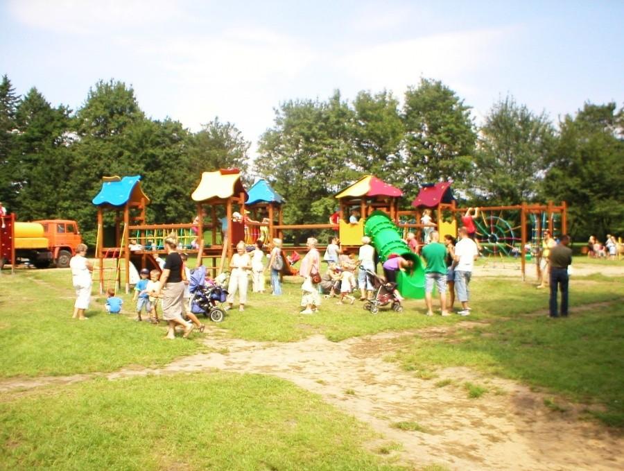 PLAC ZABAW W PARKU KAJKI