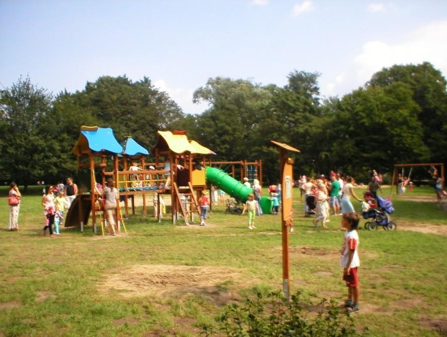 PLAC ZABAW W PARKU KAJKI