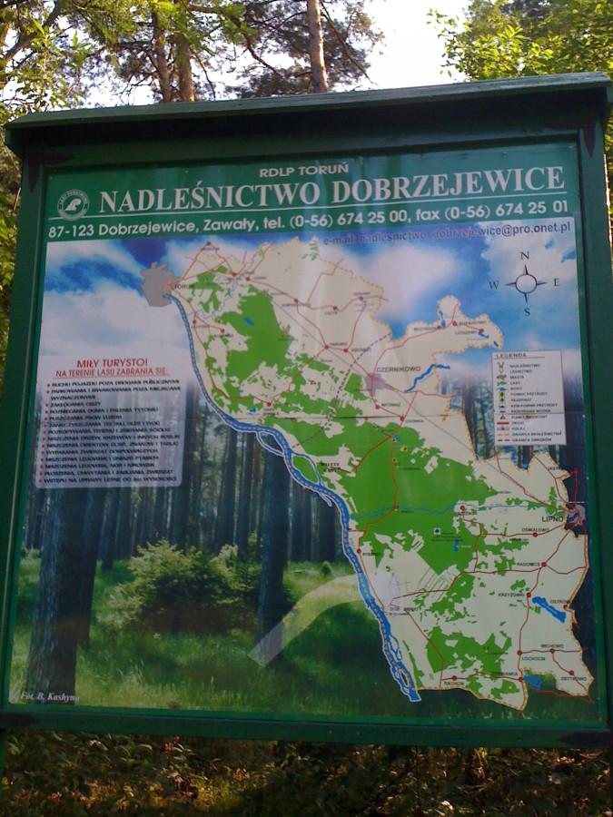 Tablica informacyjna na drodze PTTK