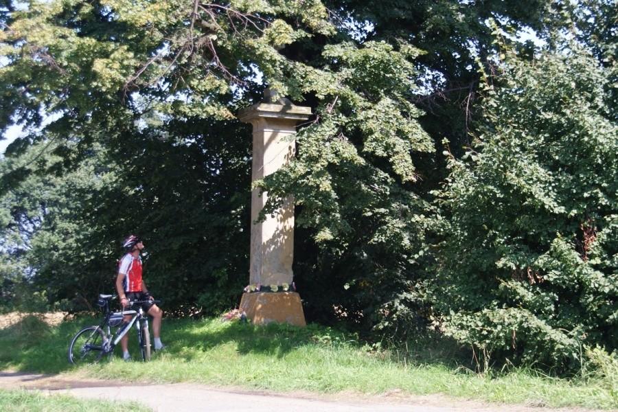Odkryłem krzyż, trzeba sprawdzić czy jest czaszka