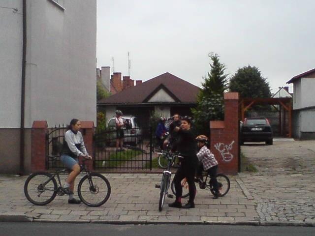 ekipa rowerzystów przed wyjazdem