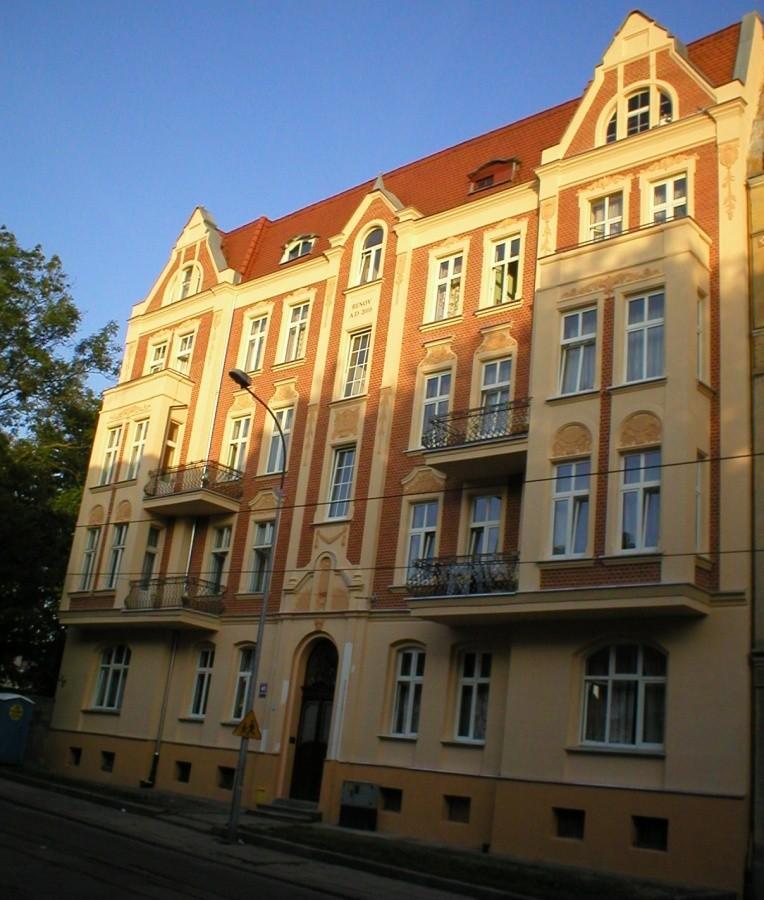 KRÓLEWIECKA 40-ODNOWIONA KAMIENICA