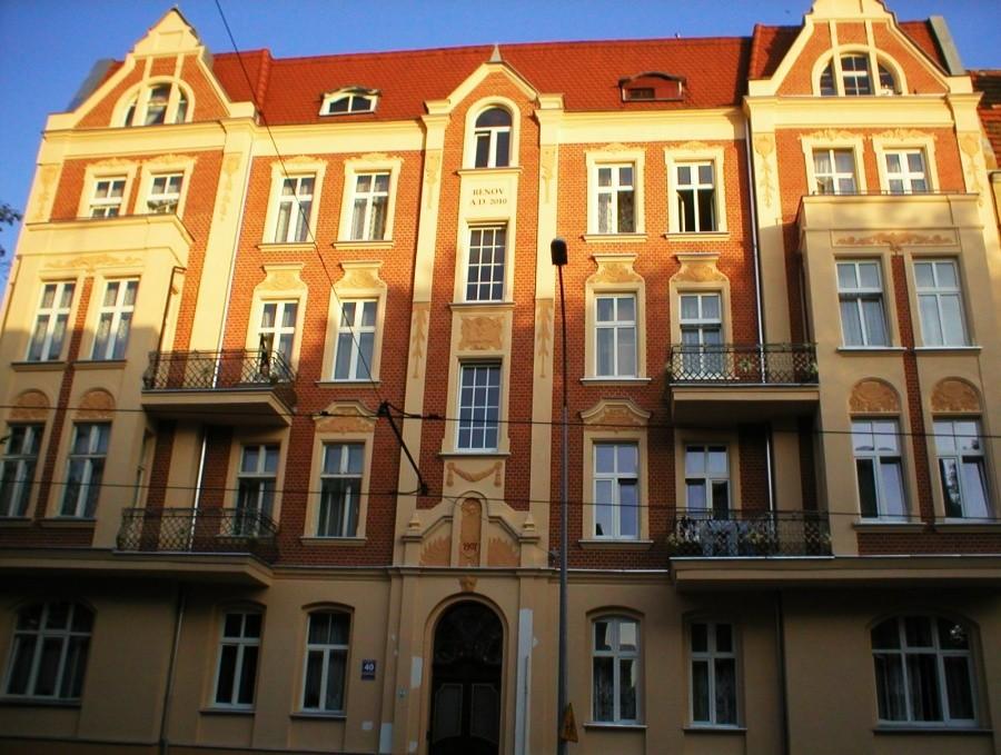 KRÓLEWIECKA 40-ODNOWIONA KAMIENICA