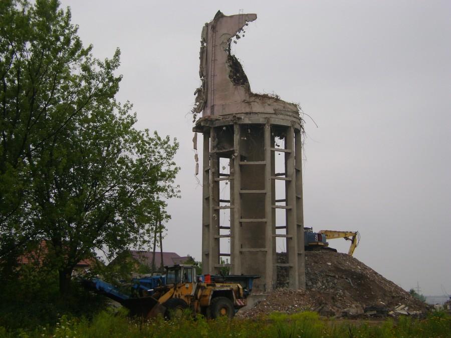 "Z życia Tomaszowa"---rozbiórka wieży ciśnień na Placu Kopernika