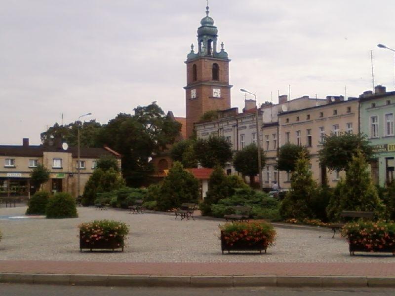 Rynek i kościół w Kłecku