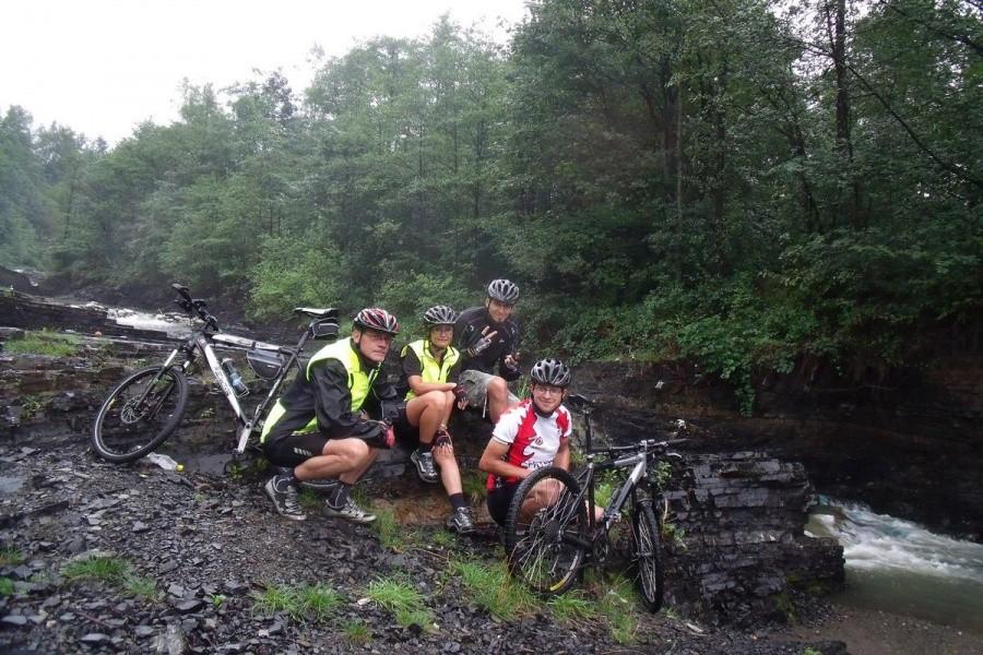 Ekipa bikestats w łupkach wierzchowskich