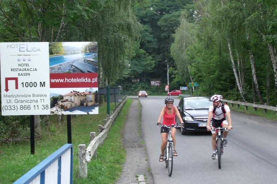 wjeżdżamy na most w Międzybrodziu Żywieckim