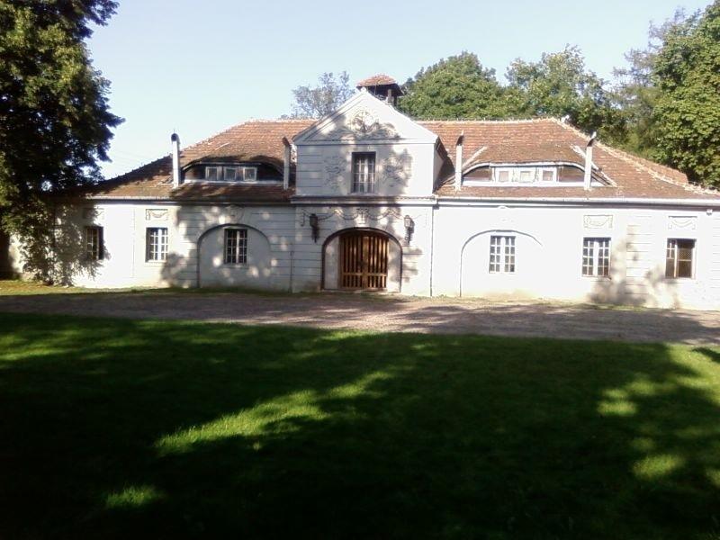 Budynek przy pałacu