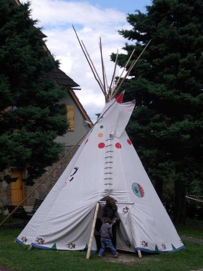 Kocierz niesamowicie się rozwija, nawet tipi się pojawiło obok basenów
