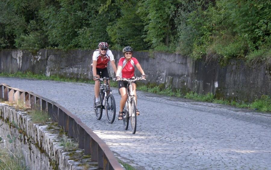 Ela i Piotrek podjeżdżają do Tresnej